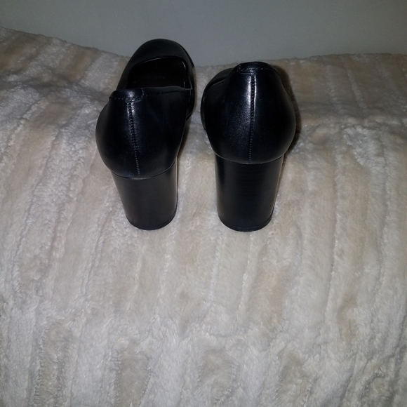 Easy spirit size 9.5 heels - Picture 7 of 8